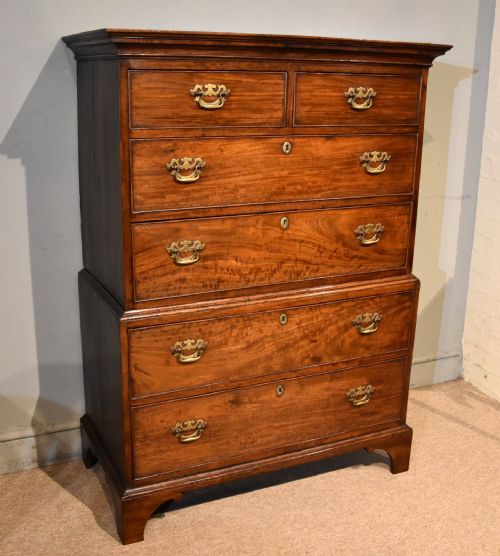 18TH CENTURY MAHOGANY FRONTED COTTAGE CHEST - ADDITIONAL PHOTO 1