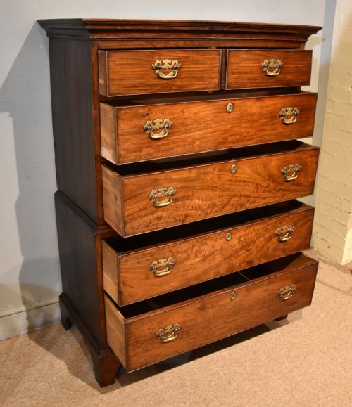 18TH CENTURY MAHOGANY FRONTED COTTAGE CHEST - ADDITIONAL PHOTO 2