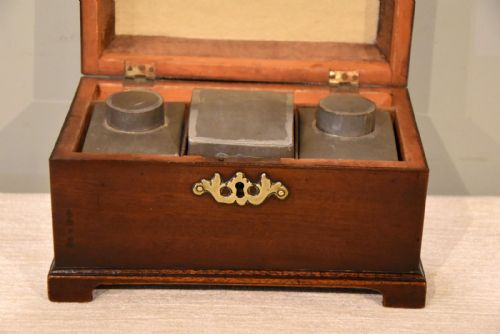 18TH CENTURY MAHOGANY TEA CHEST CADDY - ADDITIONAL PHOTO 3