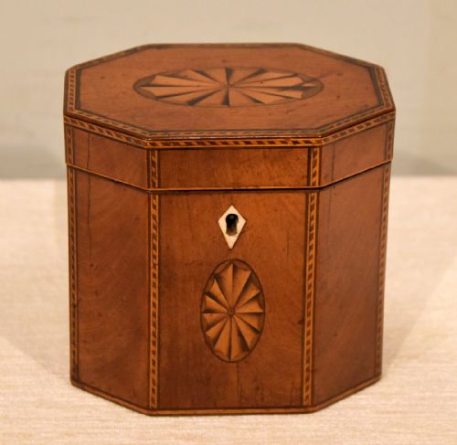 late 18th century mahogany tea caddy - CATEGORY: ANTIQUE BOXES - DATED 18TH CENTURY