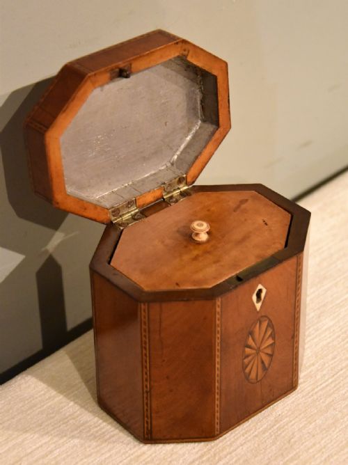LATE 18TH CENTURY MAHOGANY TEA CADDY - ADDITIONAL PHOTO 5