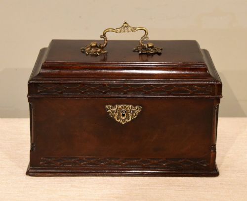 MID 18TH CENTURY MAHOGANY TEA CHEST - ADDITIONAL PHOTO 3