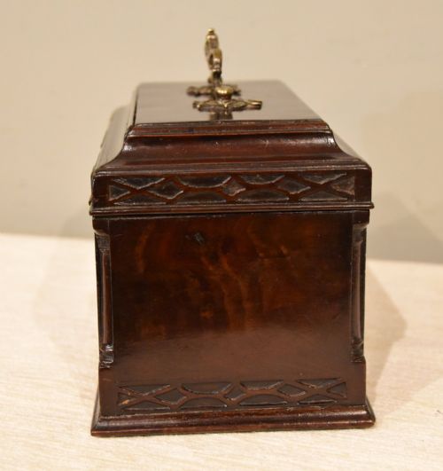 MID 18TH CENTURY MAHOGANY TEA CHEST - ADDITIONAL PHOTO 4