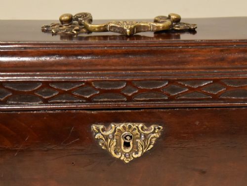 MID 18TH CENTURY MAHOGANY TEA CHEST - ADDITIONAL PHOTO 7