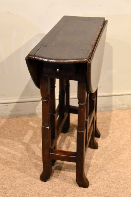 SMALL LATE 17TH CENTURY OAK GATE LEG TABLE - ADDITIONAL PHOTO 1