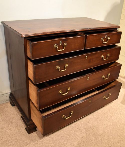 GEORGE III MAHOGANY CHEST OF DRAWERS - ADDITIONAL PHOTO 6