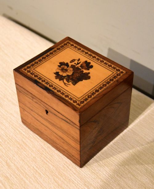 ROSEWOOD AND SYCAMORE TUNBRIDGE WARE TEA CADDY - ADDITIONAL PHOTO 4
