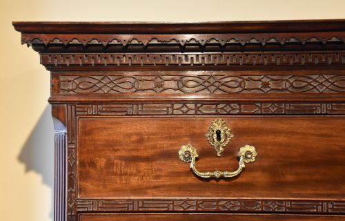 MID 18TH CENTURY MAHOGANY CARVED CHEST ON CHEST - ADDITIONAL PHOTO 2