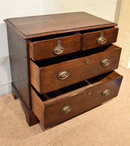 GEORGE III COUNTRY OAK CHEST OF DRAWERS - ADDITIONAL PHOTO 2