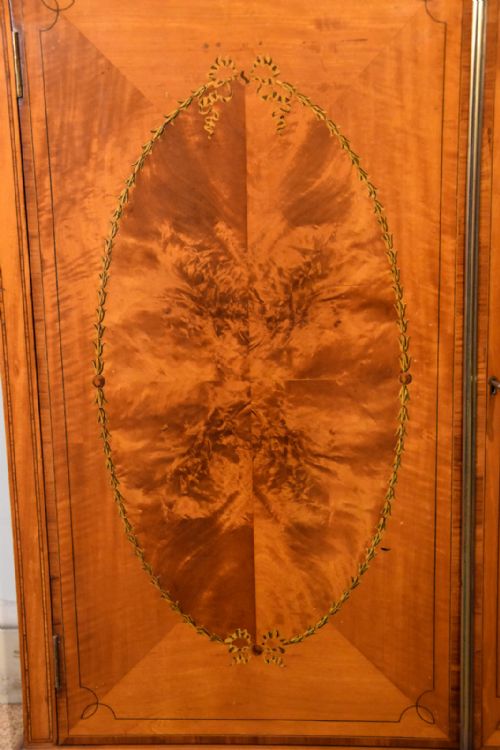 LATE VICTORIAN SATINWOOD GLAZED TOP BOOKCASE CABINET - ADDITIONAL PHOTO 7