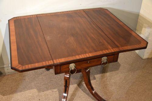 REGENCY MAHOGANY AND SATINWOOD PEMBROKE TABLE - ADDITIONAL PHOTO 3