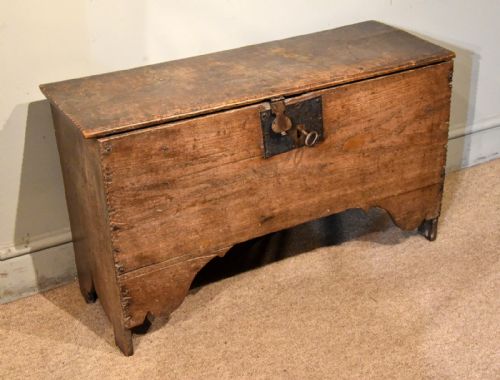 17TH CENTURY OAK SIX PLANK COFFER - ADDITIONAL PHOTO 2