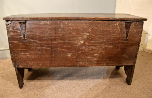 17TH CENTURY OAK SIX PLANK COFFER - ADDITIONAL PHOTO 6