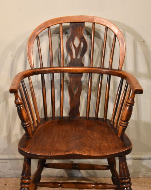 19TH CENTURY ELM LOW BACK WINDSOR ARMCHAIR - ADDITIONAL PHOTO 1