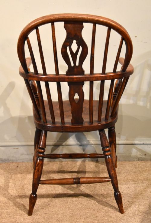 19TH CENTURY ELM LOW BACK WINDSOR ARMCHAIR - ADDITIONAL PHOTO 5