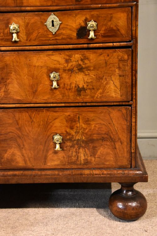 18TH CENTURY QUEEN ANNE WALNUT BUREAU - ADDITIONAL PHOTO 7