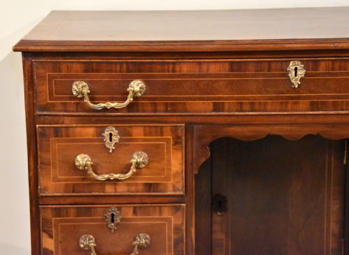 19TH CENTURY NARROW CROSSBANDED MAHOGANY KNEEHOLE CHEST - ADDITIONAL PHOTO 5