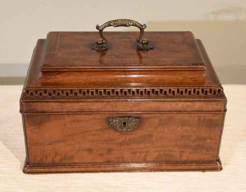 18TH CENTURY MAHOGANY TEA CADDY CHEST - ADDITIONAL PHOTO 1