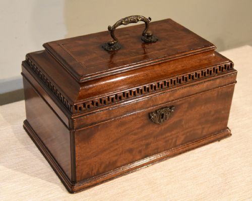 18TH CENTURY MAHOGANY TEA CADDY CHEST - ADDITIONAL PHOTO 2
