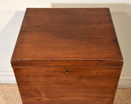 18TH CENTURY MAHOGANY CELLARETTE - ADDITIONAL PHOTO 5