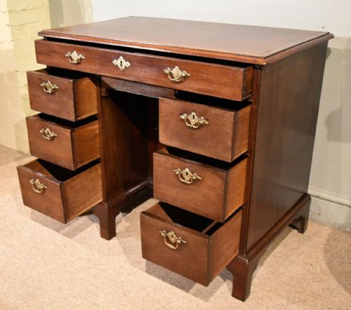 GEORGE III MAHOGANY KNEEHOLE DESK - ADDITIONAL PHOTO 2
