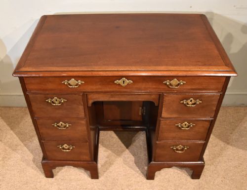 GEORGE III MAHOGANY KNEEHOLE DESK - ADDITIONAL PHOTO 5