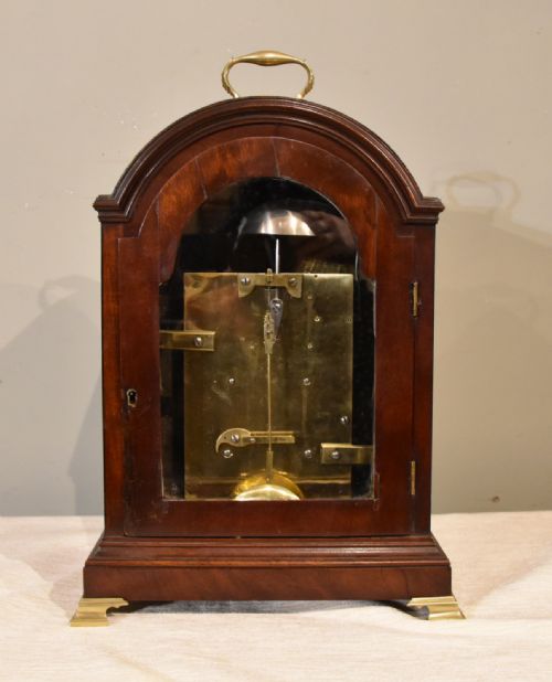 A MAHOGANY STRIKING BRACKET CLOCK WITH SILVERED DIAL - ADDITIONAL PHOTO 3