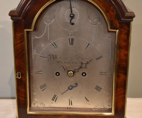 A MAHOGANY STRIKING BRACKET CLOCK WITH SILVERED DIAL - ADDITIONAL PHOTO 4