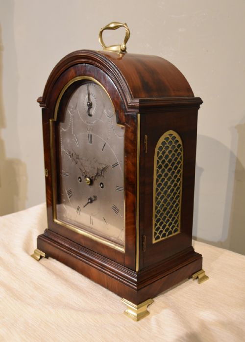 A MAHOGANY STRIKING BRACKET CLOCK WITH SILVERED DIAL - ADDITIONAL PHOTO 6