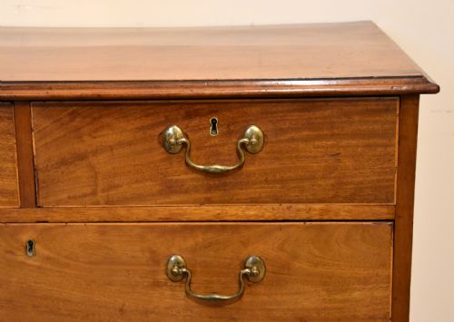 GEORGE III FADED MAHOGANY CHEST OF DRAWERS - ADDITIONAL PHOTO 4