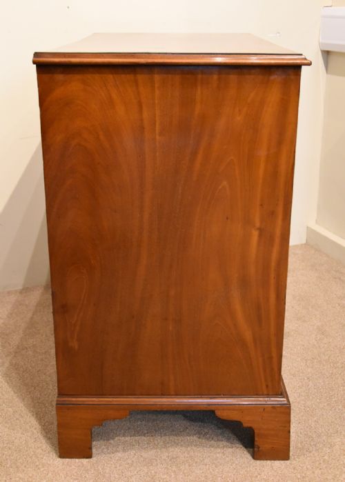 GEORGE III FADED MAHOGANY CHEST OF DRAWERS - ADDITIONAL PHOTO 5