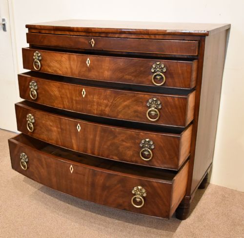REGENCY MAHOGANY BOW FRONTED CHEST OF DRAWERS - ADDITIONAL PHOTO 3