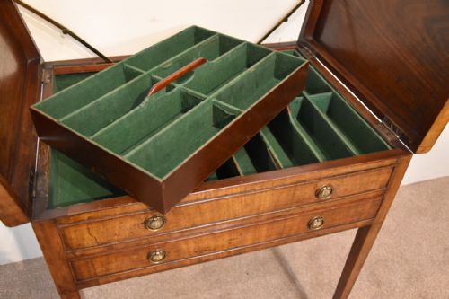 LATE 18TH CENTURY FIGURED MAHOGANY SIDE TABLE - ADDITIONAL PHOTO 4