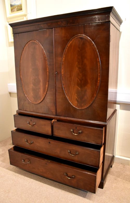 LATE 18TH CENTURY MAHOGANY OVAL MAHOGANY LINEN PRESS - ADDITIONAL PHOTO 2