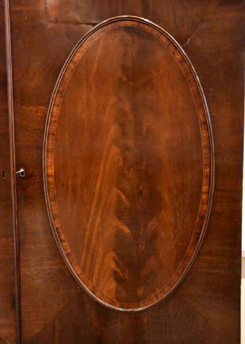 LATE 18TH CENTURY MAHOGANY OVAL MAHOGANY LINEN PRESS - ADDITIONAL PHOTO 3