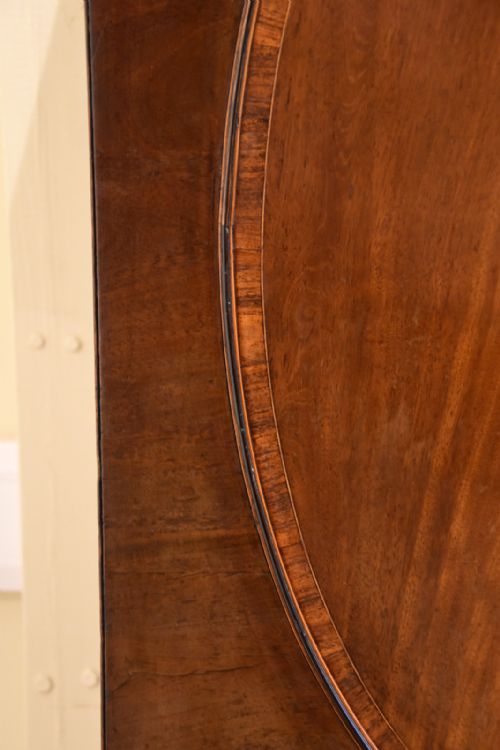 LATE 18TH CENTURY MAHOGANY OVAL MAHOGANY LINEN PRESS - ADDITIONAL PHOTO 4