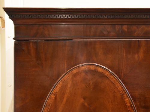 LATE 18TH CENTURY MAHOGANY OVAL MAHOGANY LINEN PRESS - ADDITIONAL PHOTO 5