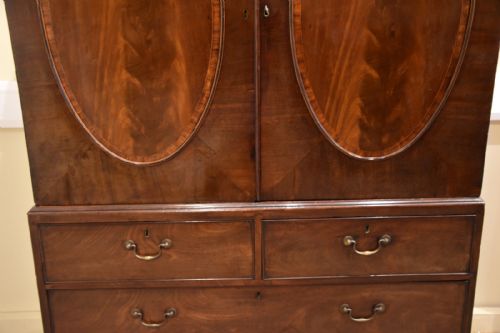 LATE 18TH CENTURY MAHOGANY OVAL MAHOGANY LINEN PRESS - ADDITIONAL PHOTO 7