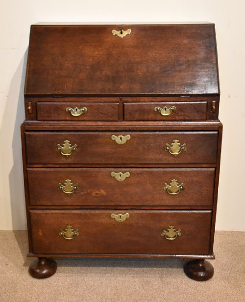 18th century queen anne oak bureau - CATEGORY: ANTIQUE BUREAU - DATED 18TH CENTURY