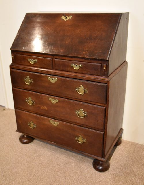 18TH CENTURY QUEEN ANNE OAK BUREAU - ADDITIONAL PHOTO 1