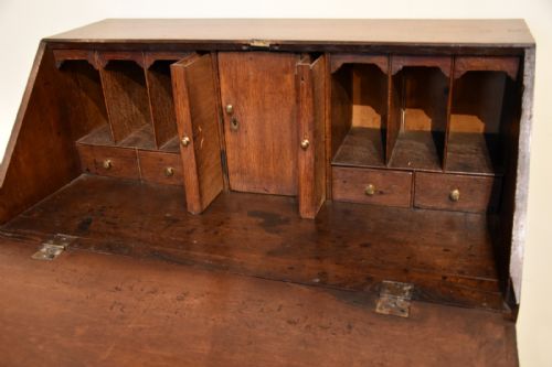 18TH CENTURY QUEEN ANNE OAK BUREAU - ADDITIONAL PHOTO 3