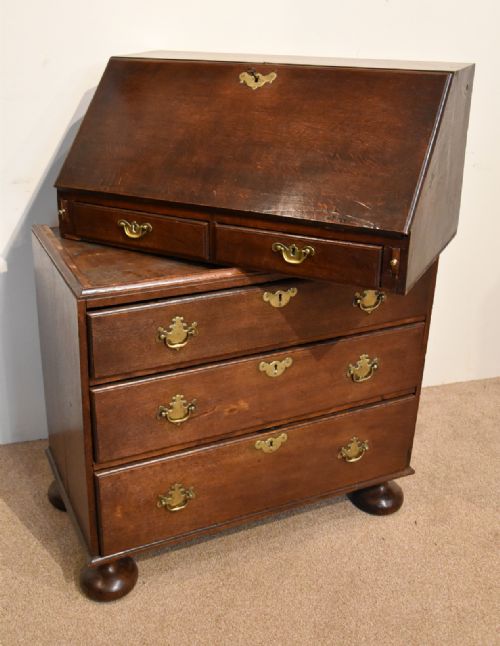 18TH CENTURY QUEEN ANNE OAK BUREAU - ADDITIONAL PHOTO 4