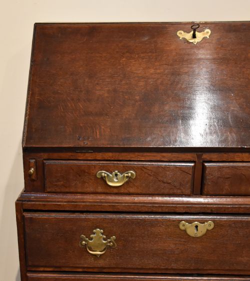 18TH CENTURY QUEEN ANNE OAK BUREAU - ADDITIONAL PHOTO 6