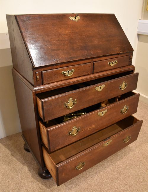 18TH CENTURY QUEEN ANNE OAK BUREAU - ADDITIONAL PHOTO 7