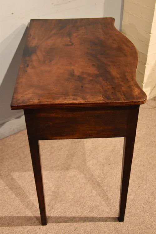 18TH CENTURY MAHOGANY SERPENTINE DRESSING TABLE - ADDITIONAL PHOTO 4