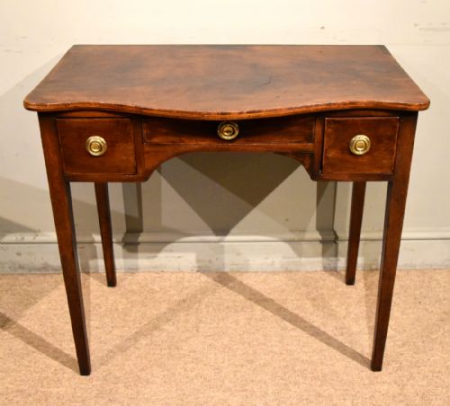 18th century mahogany serpentine dressing table - CATEGORY: ANTIQUE TABLES - DATED 18TH CENTURY