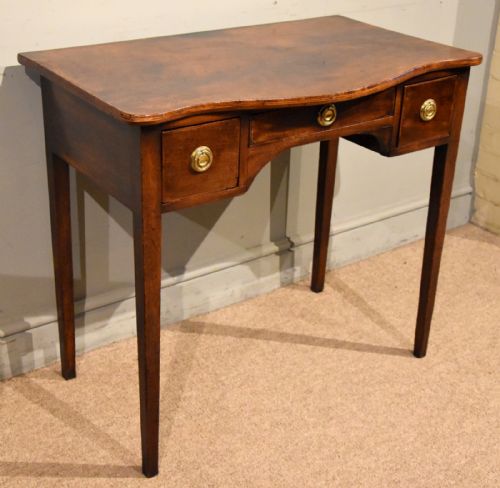 18TH CENTURY MAHOGANY SERPENTINE DRESSING TABLE - ADDITIONAL PHOTO 7