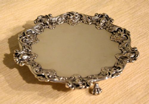 a small georgian silver tray - CATEGORY: ANTIQUE SILVER - DATED GEORGIAN
