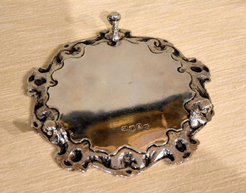 A SMALL GEORGIAN SILVER TRAY - ADDITIONAL PHOTO 5