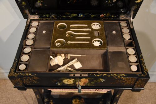 MID 19TH CENTURY LACQUER AND PAINTED WORKTABLE - ADDITIONAL PHOTO 1